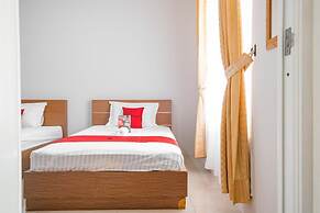 RedDoorz near Siloam Karawaci 3