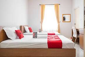 RedDoorz near Siloam Karawaci 3