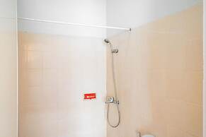 RedDoorz near Siloam Karawaci 3