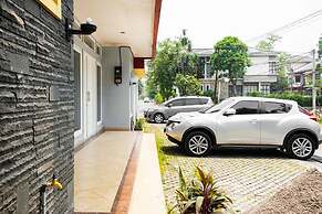 RedDoorz near Siloam Karawaci 3