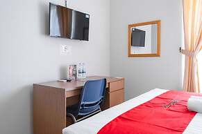 RedDoorz near Siloam Karawaci 3