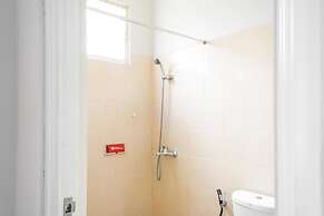 RedDoorz near Siloam Karawaci 3