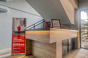 RedDoorz Plus near Gandaria City Mall 2