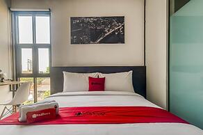 RedDoorz Plus near Gandaria City Mall 2