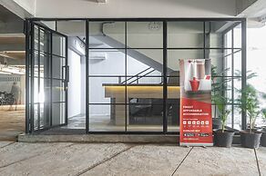 RedDoorz Plus near Gandaria City Mall 2