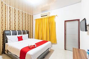 RedDoorz Plus near Universitas Methodist Medan