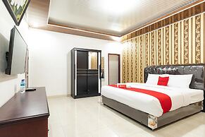 RedDoorz Plus near Universitas Methodist Medan