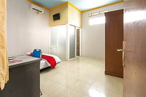 RedDoorz Syariah near Stadion Manahan Solo 2