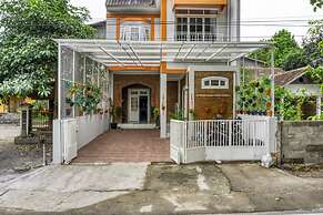 RedDoorz near Sindu Kusuma Edupark 2