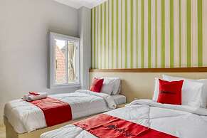 RedDoorz near Sindu Kusuma Edupark 2