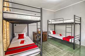 RedDoorz Hostel near Adisucipto Airport Yogyakarta