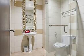 RedDoorz Apartment near Grand City Mall