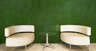 RedDoorz Apartment near Grand City Mall