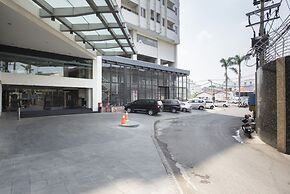 RedDoorz Apartment near Grand City Mall