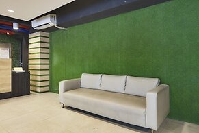 RedDoorz Apartment near Grand City Mall