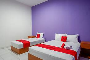 RedDoorz near Alun Alun Kaliwungu Kendal