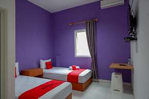 RedDoorz near Alun Alun Kaliwungu Kendal