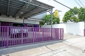 RedDoorz near Alun Alun Kaliwungu Kendal