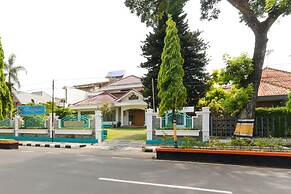 RedDoorz Syariah near Alun Alun Magelang