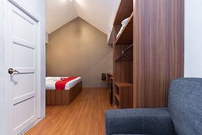 RedDoorz Premium near Centre Point Mall Medan