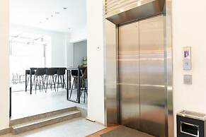 RedDoorz Premium near Centre Point Mall Medan