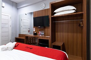 RedDoorz Premium near Centre Point Mall Medan