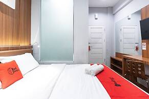 RedDoorz Premium near Centre Point Mall Medan