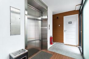 RedDoorz Premium near Centre Point Mall Medan