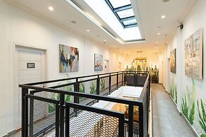 RedDoorz Premium near Centre Point Mall Medan