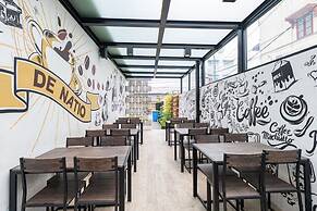 RedDoorz Premium near Centre Point Mall Medan