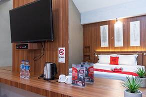 RedDoorz Premium near Centre Point Mall Medan
