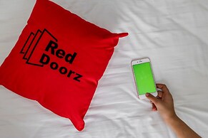 RedDoorz Premium near Centre Point Mall Medan