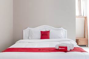 RedDoorz Plus near Tambun Station