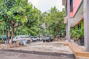 RedDoorz near Taman Mini Jakarta