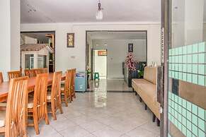 RedDoorz near Taman Mini Jakarta