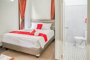 RedDoorz near Taman Mini Jakarta