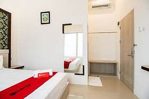 RedDoorz Plus @ Centrium Katamso Medan
