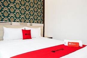 RedDoorz Plus @ Centrium Katamso Medan