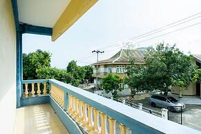 RedDoorz near H. Hasan Aroeboesman Airport