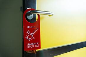 RedDoorz near H. Hasan Aroeboesman Airport