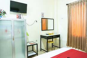 RedDoorz near H. Hasan Aroeboesman Airport