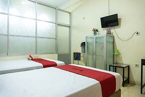 RedDoorz near H. Hasan Aroeboesman Airport
