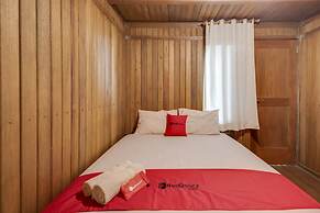 RedDoorz @ Omah Kayu Homestay