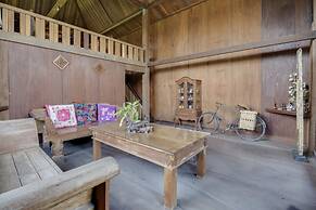 RedDoorz @ Omah Kayu Homestay