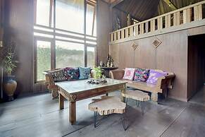 RedDoorz @ Omah Kayu Homestay