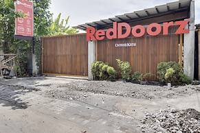 RedDoorz @ Omah Kayu Homestay