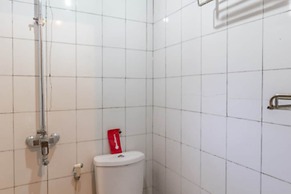 RedDoorz @ Omah Kayu Homestay