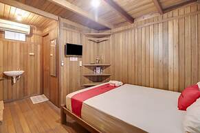 RedDoorz @ Omah Kayu Homestay