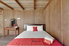 RedDoorz @ Omah Kayu Homestay