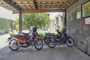 RedDoorz @ Omah Kayu Homestay